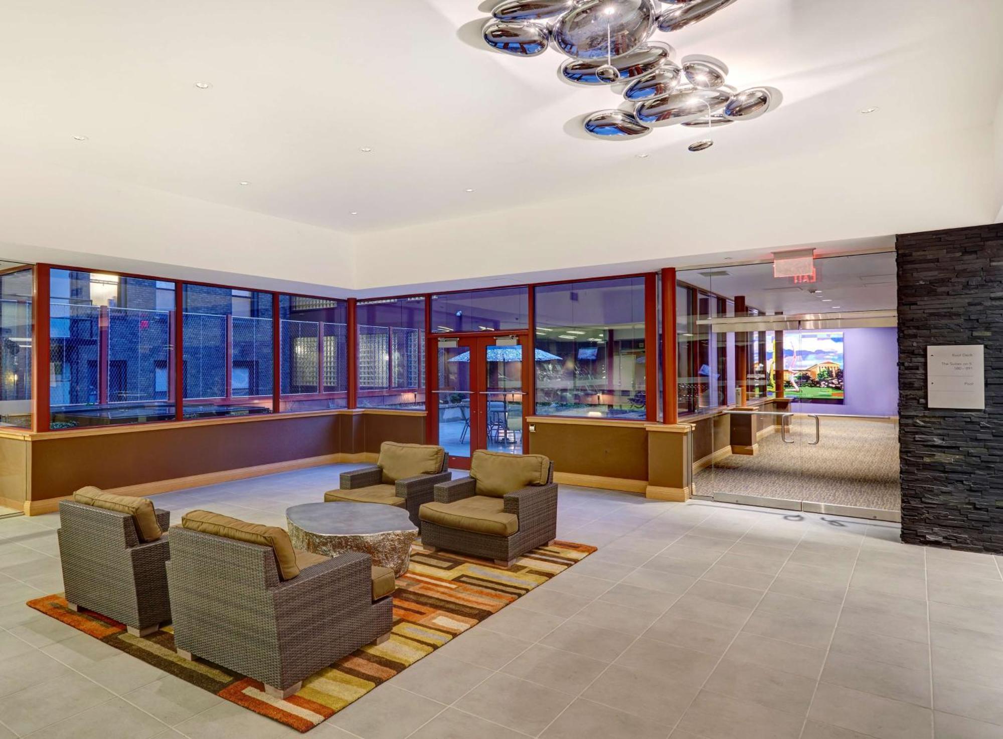 Doubletree By Hilton Center