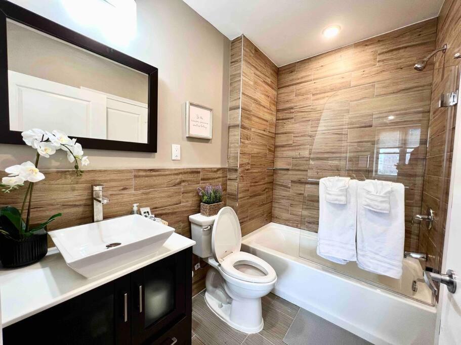 Apartment 402 Stylish Luxe At Center Self Check-in