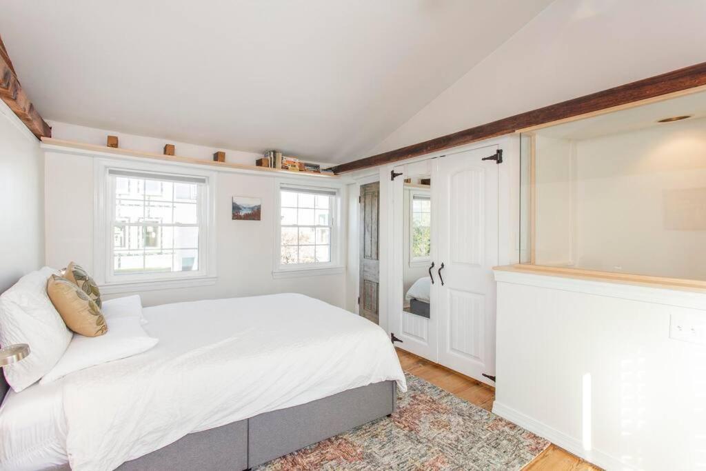 Walk Everywhere From Renovated 3bd Bella Vista Gem Holiday home