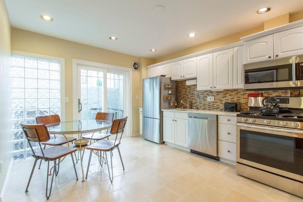 Holiday home Walk Everywhere From Renovated 3bd Bella Vista Gem