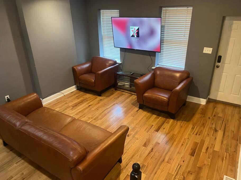 No-frills 3br With 2-car Parking