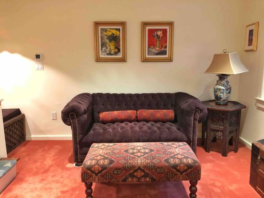 Center Townhome In Quiet Courtyard Holiday home Philadelphia