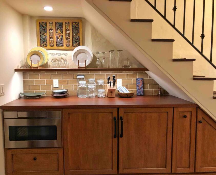 Center Townhome In Quiet Courtyard *