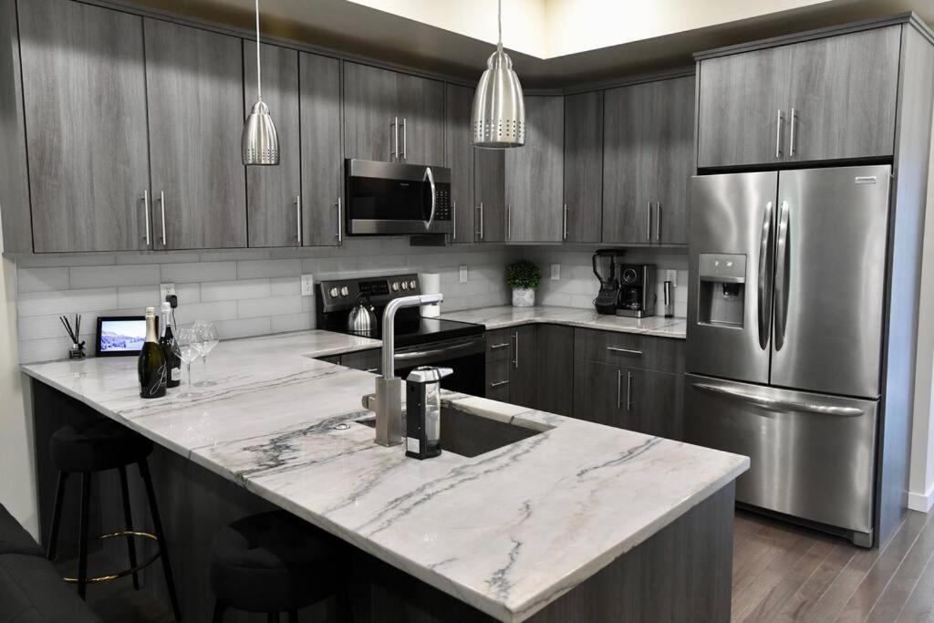 Yanne's Place - Dual-lounge Apartment