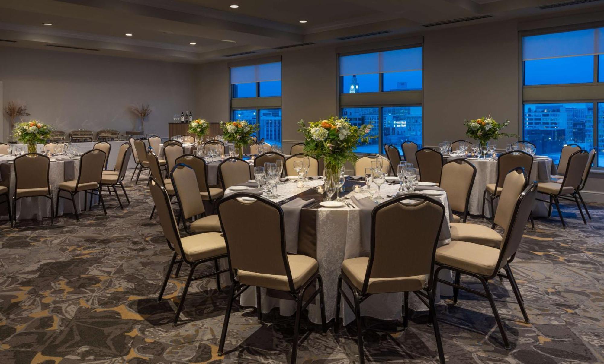 Hilton Garden Center 3*