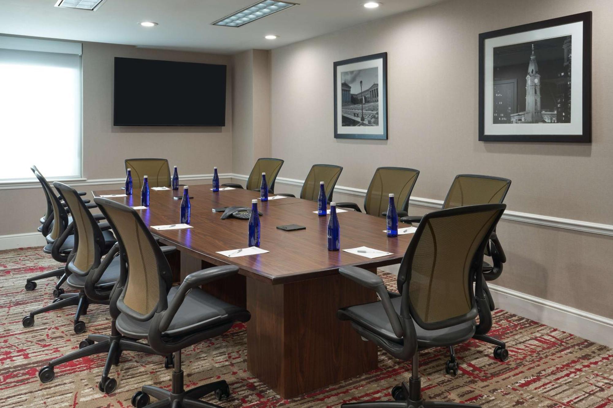 Hilton Garden Center Hotel 3*