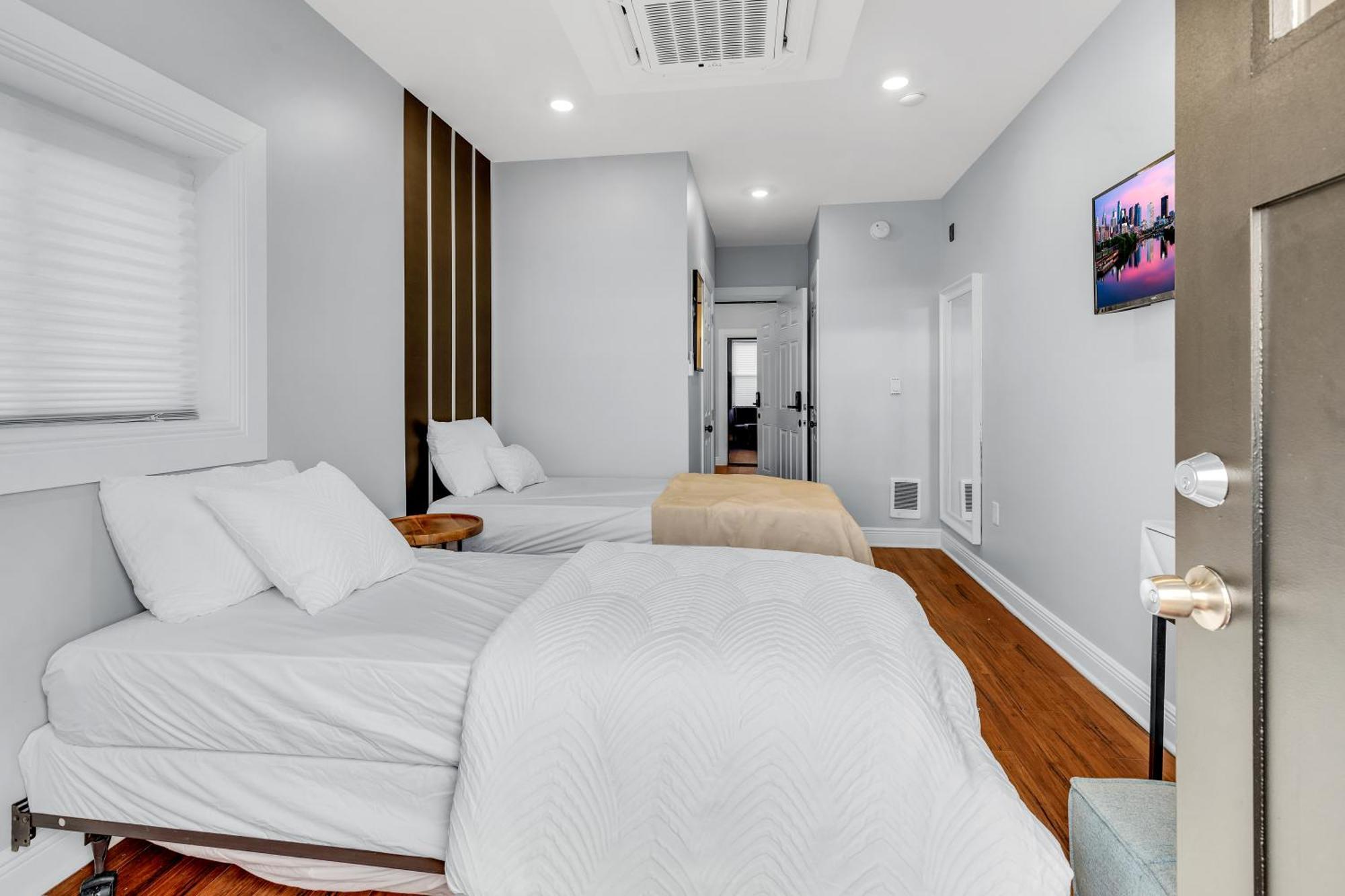 Fairmount Art Museum Center Apartment