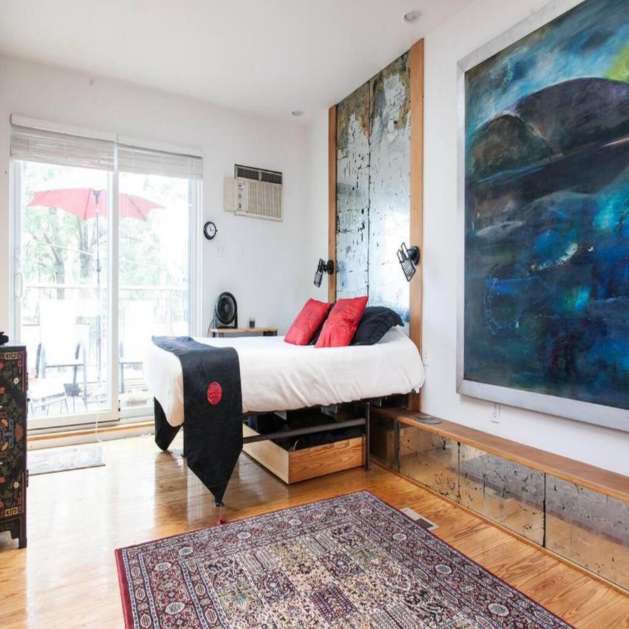 One-of-a-kind Artist's In Fairmount Holiday home