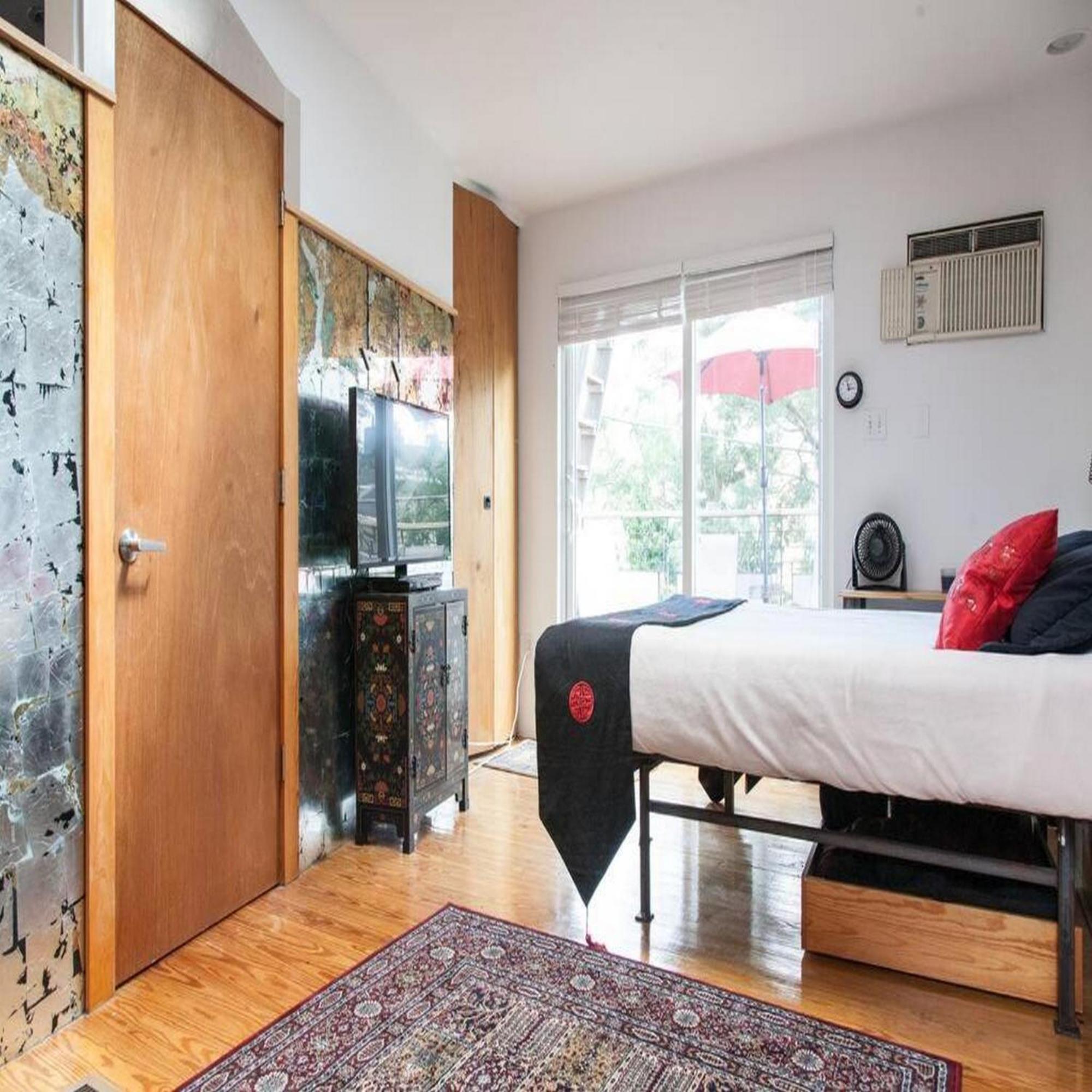 One-of-a-kind Artist's In Fairmount Holiday home