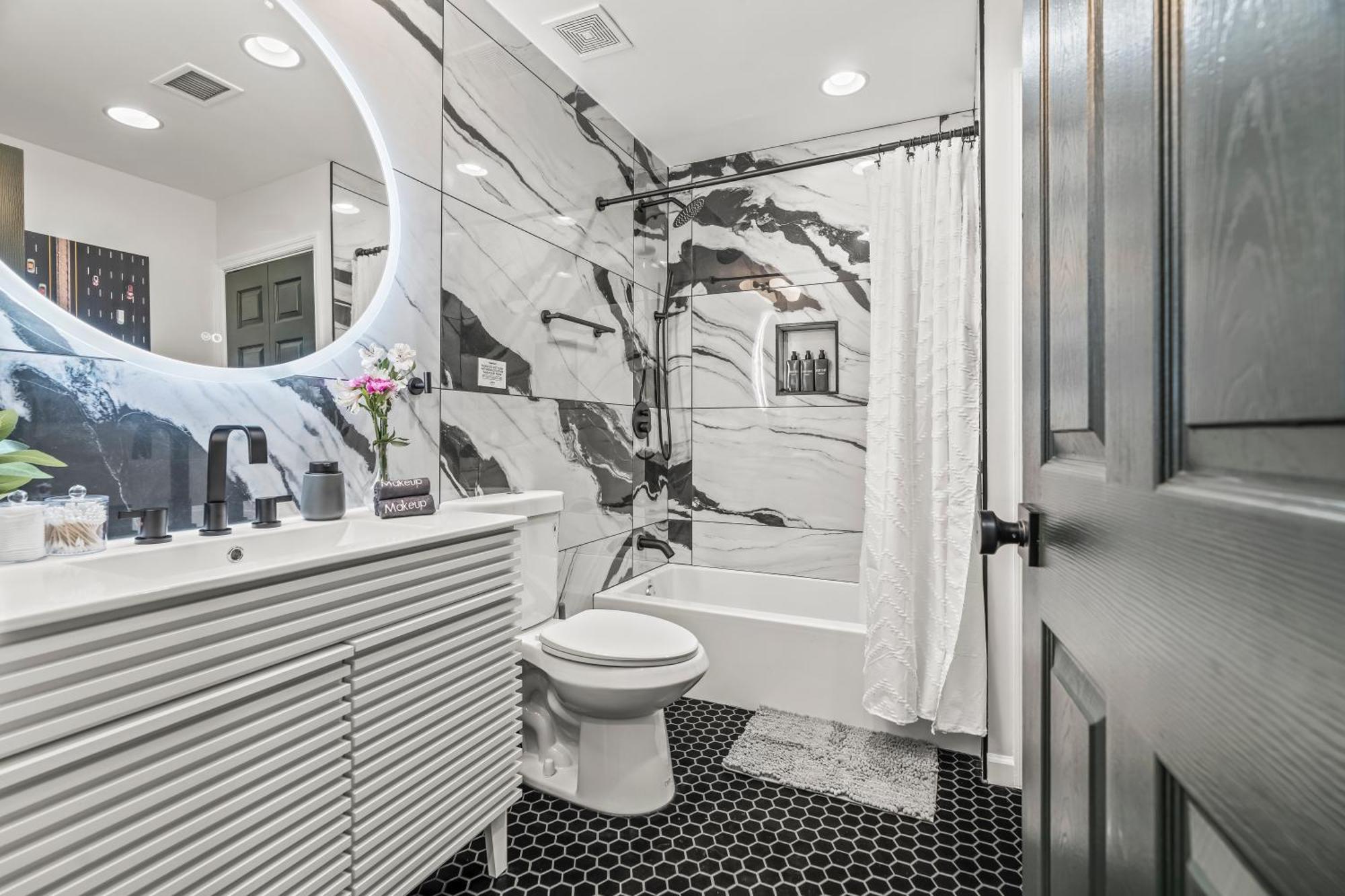 Apartment Prime Old Location Family Friendly Oasis *