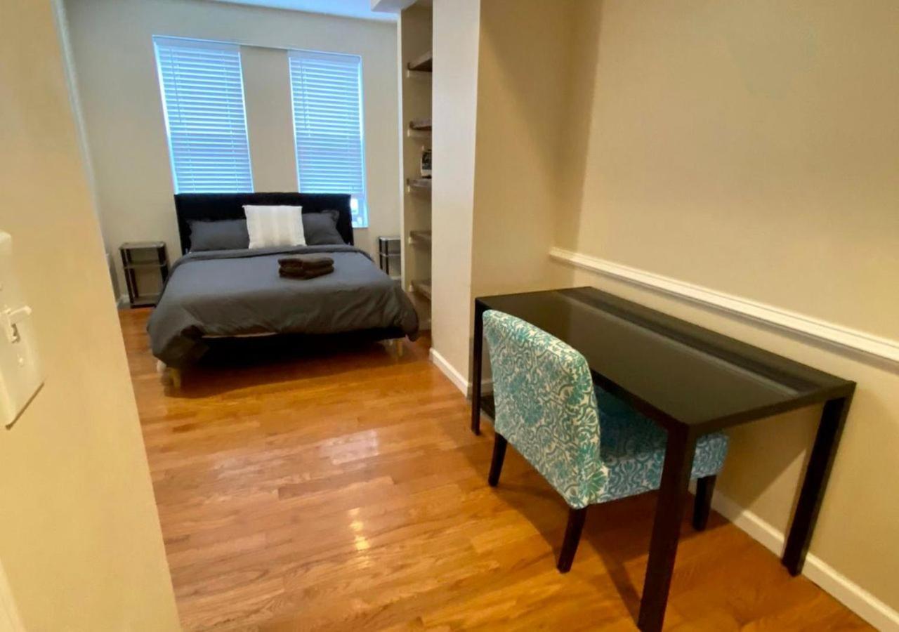 Historic Townhouse Oasis With En-suite Bathroom Apartment *