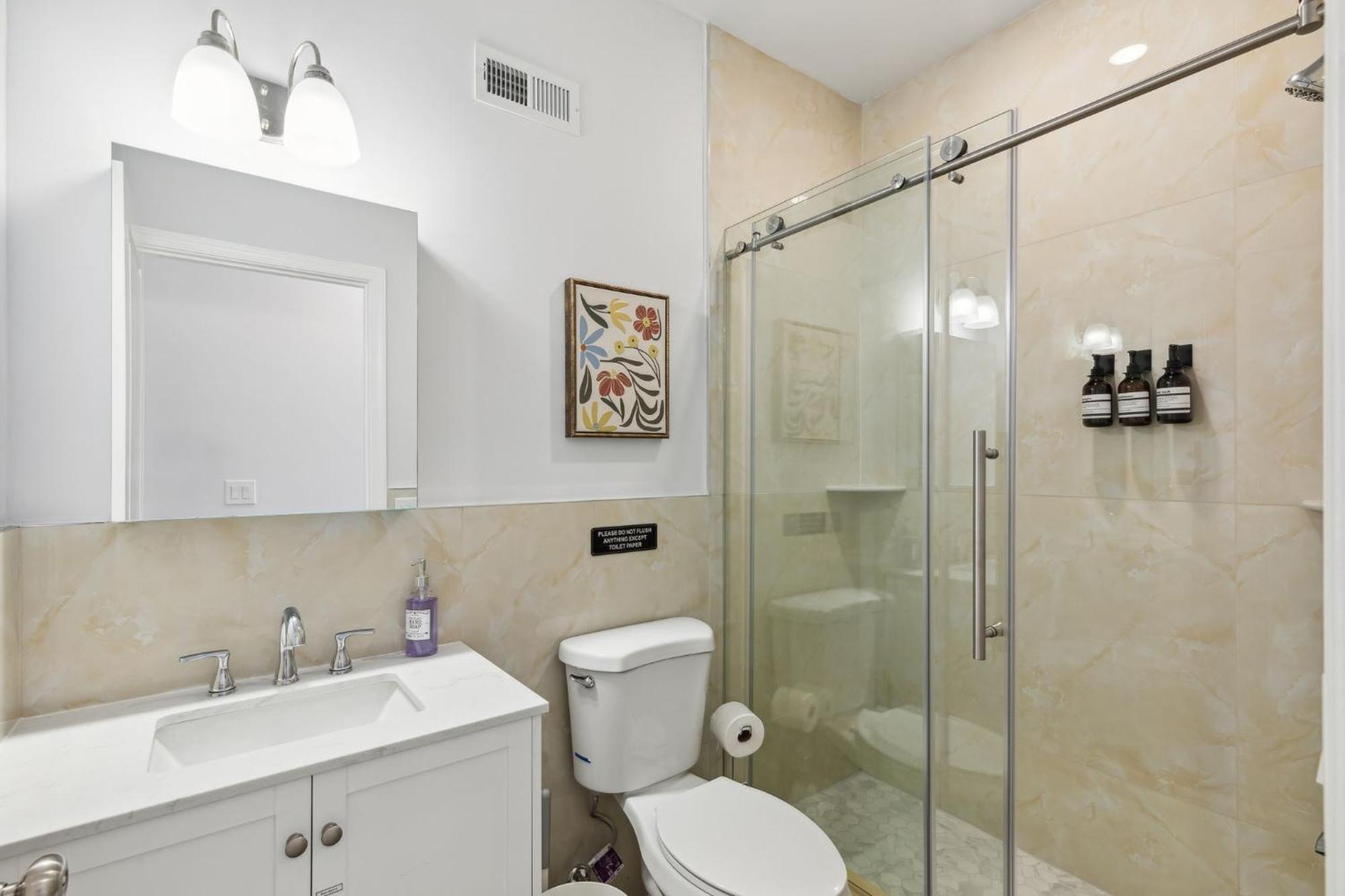 Apartment At Luna At Convention Center *