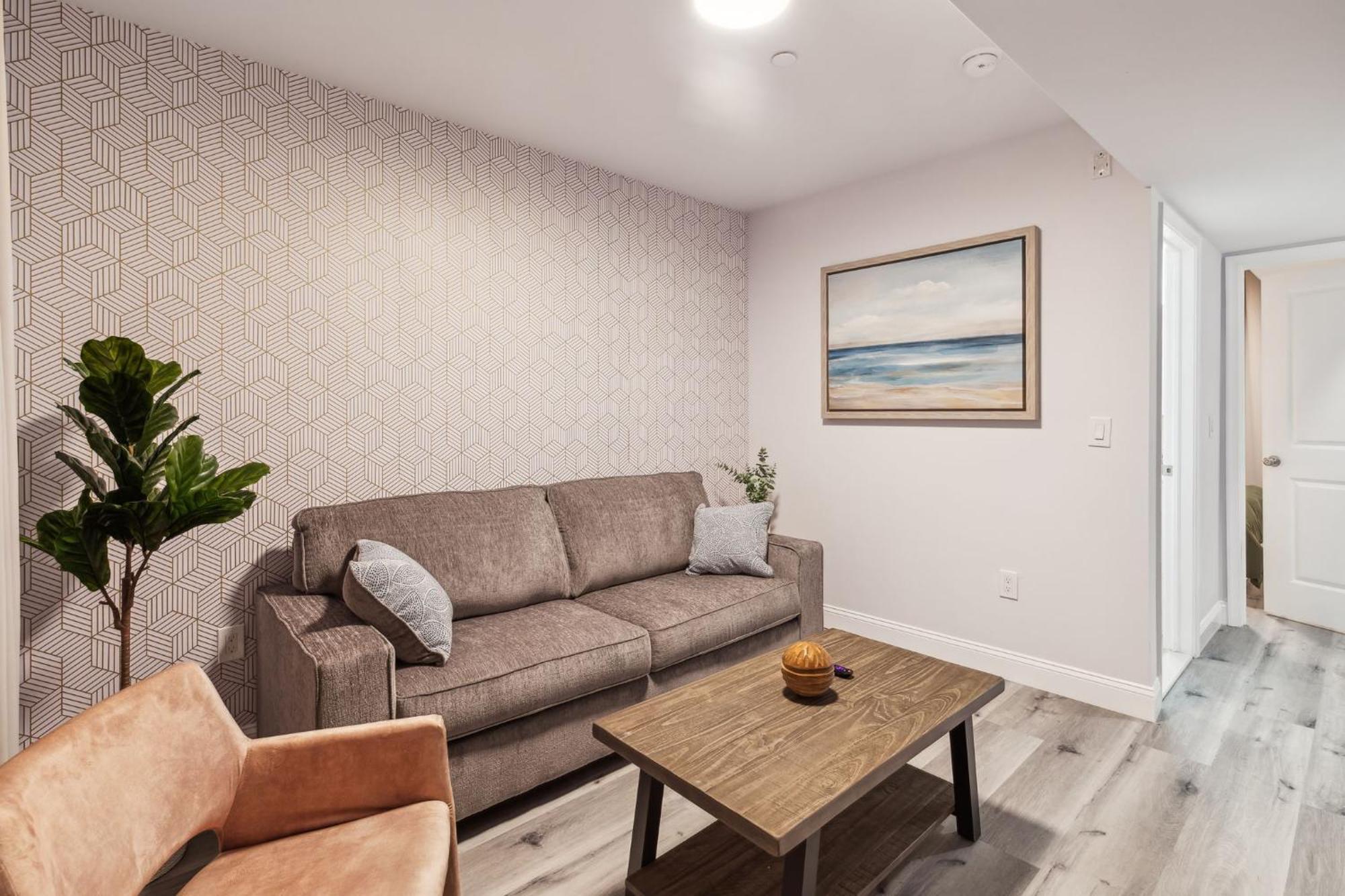 Apartment At Luna At Convention Center *