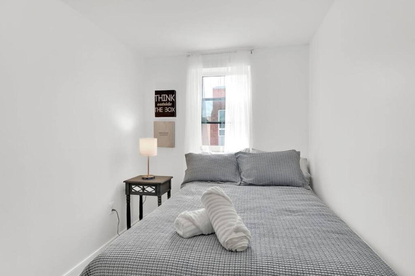 Open Flat By Park & Metro
