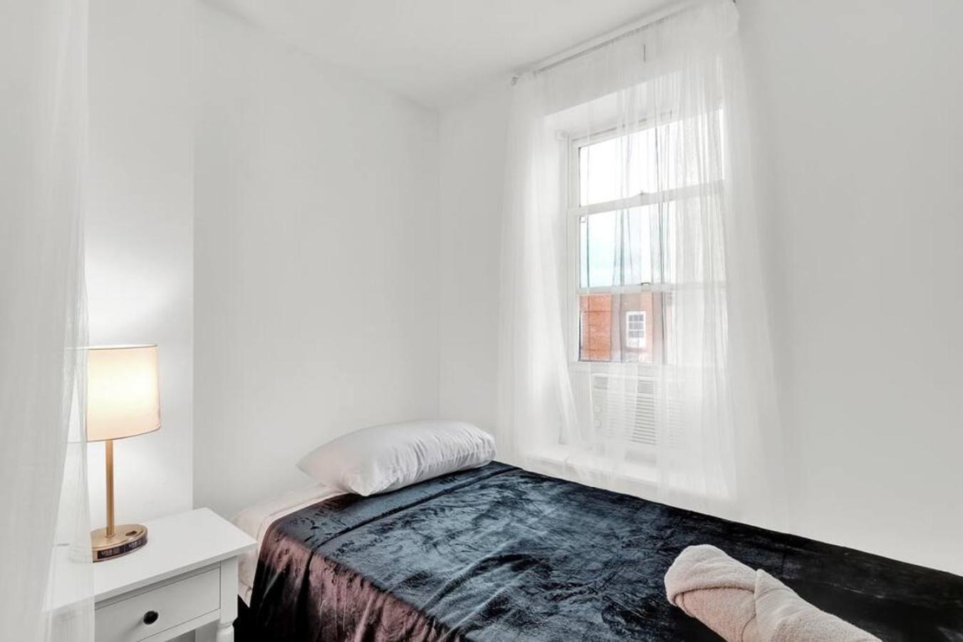 Open Flat By Park & Metro