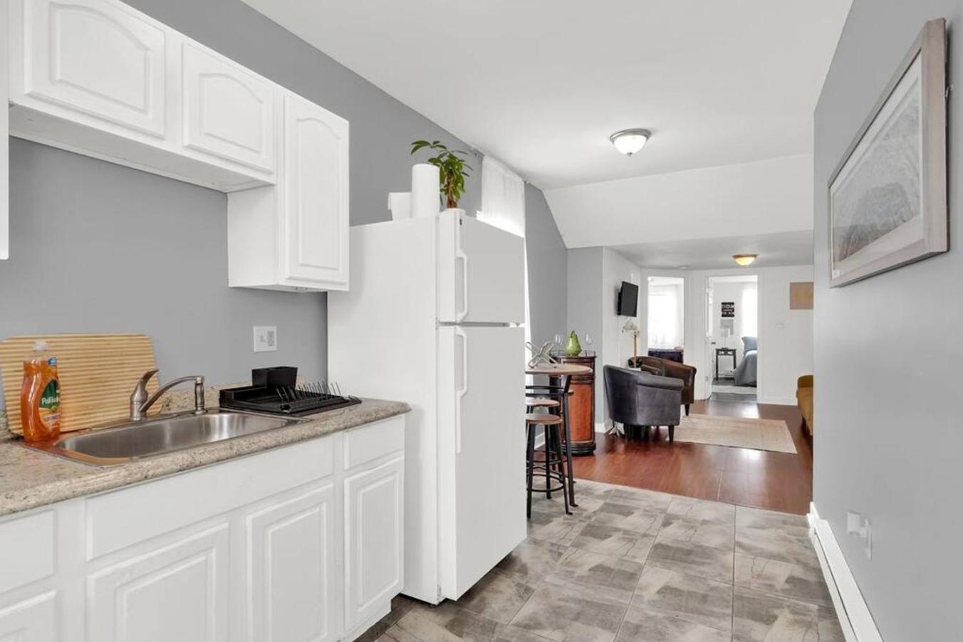 Open Flat By Park & Metro Apartment