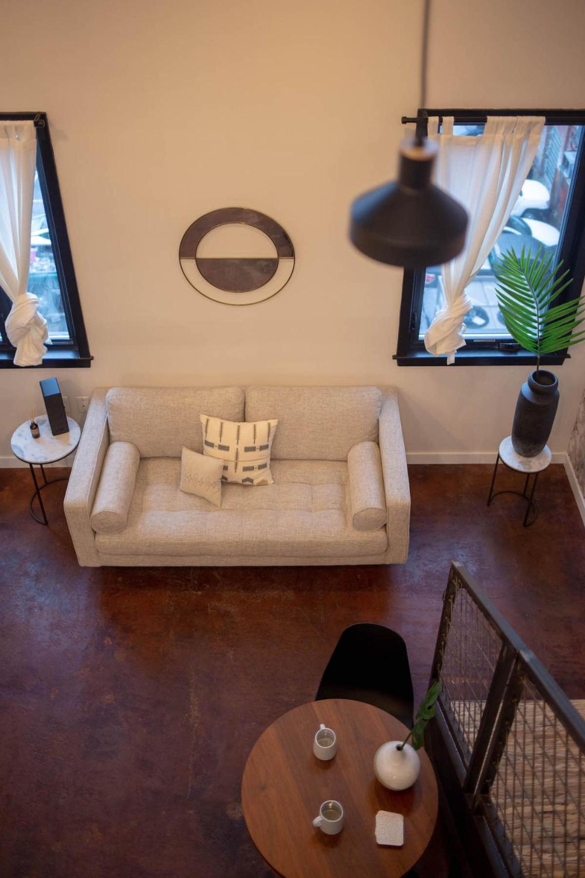 Reading Viaduct Loft, Center, Contactless Check In Apartment *