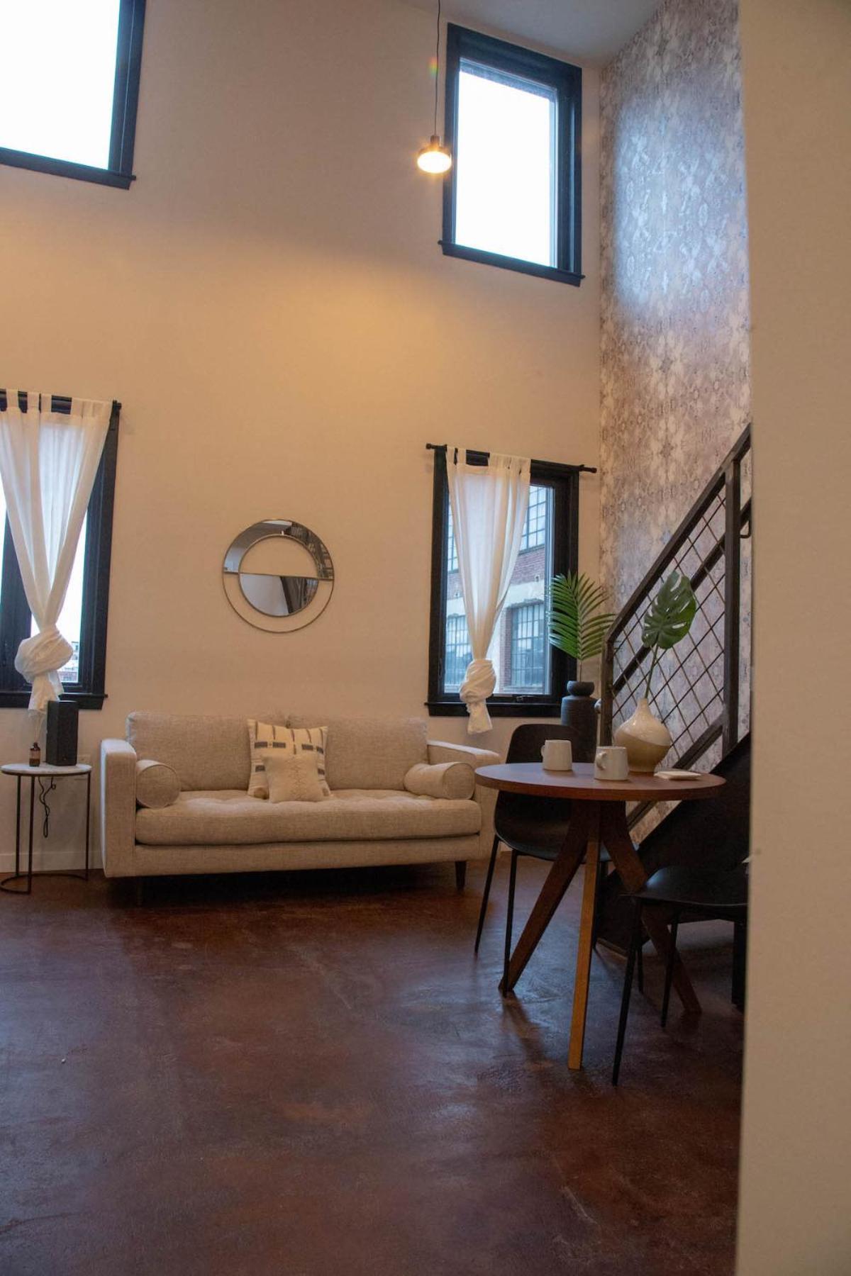 Reading Viaduct Loft, Center, Contactless Check In Apartment Philadelphia