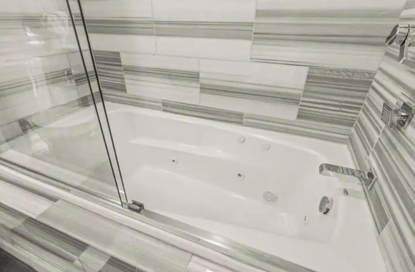 Luxury Near Center Philadelphia