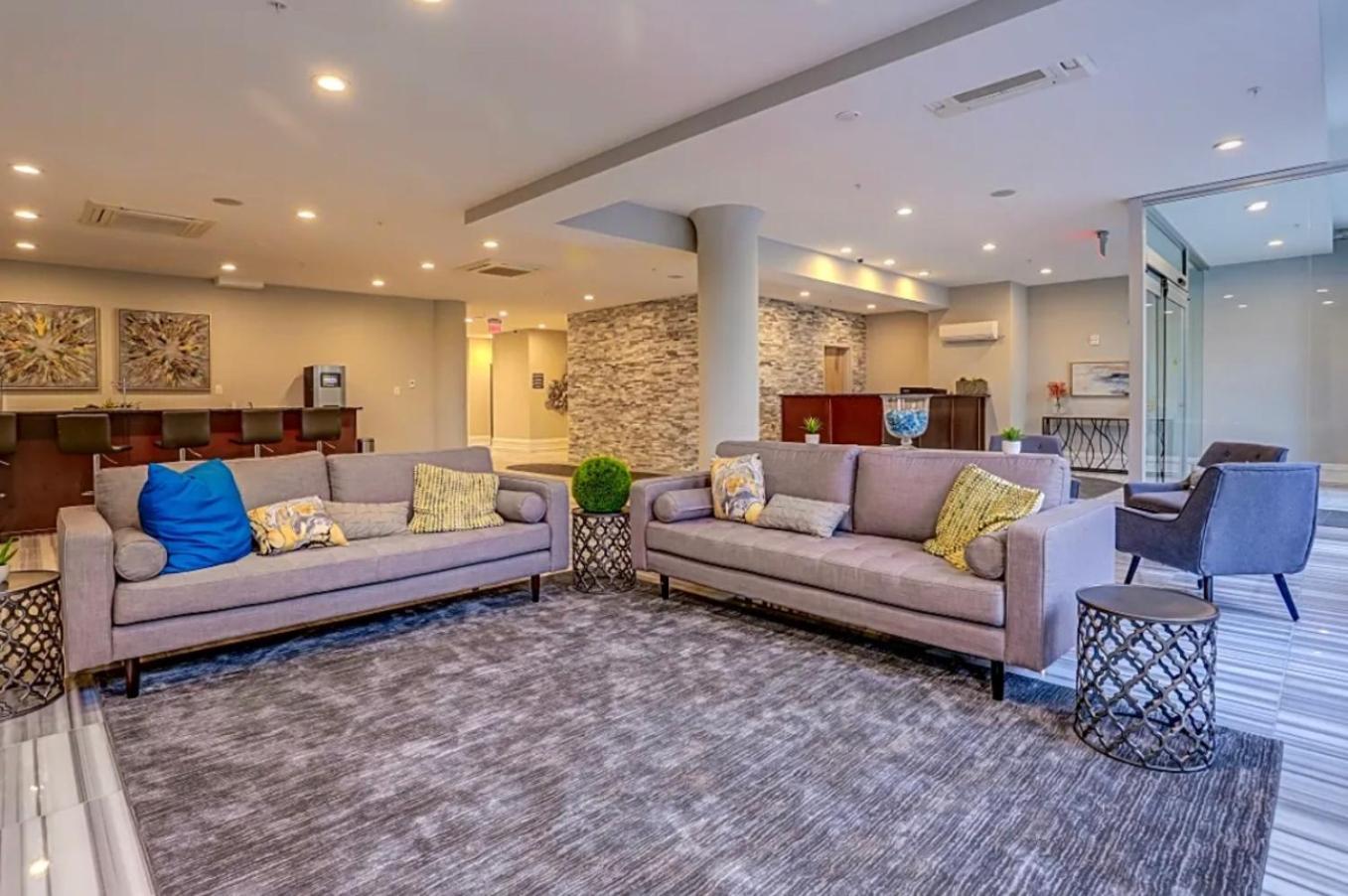 Luxury Near Center Apartment *