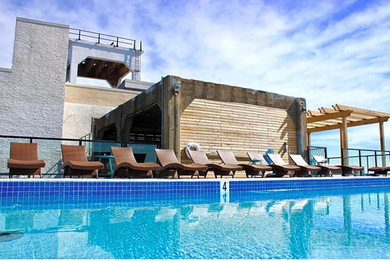 Luxury Near Center *