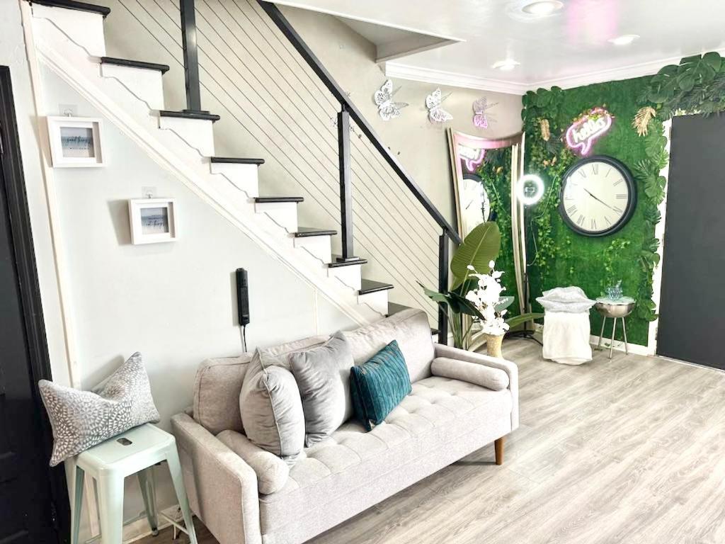 Cozy Airport Retreat Apartment