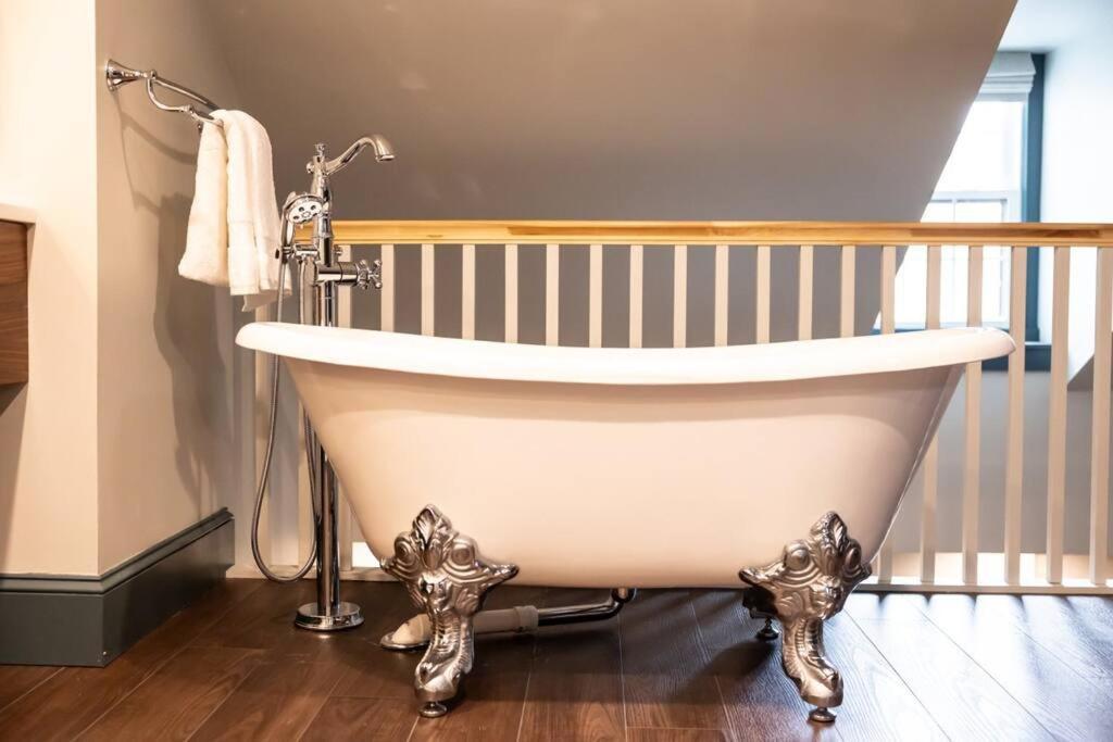 The Gas Lamp - 3br Philadelphia