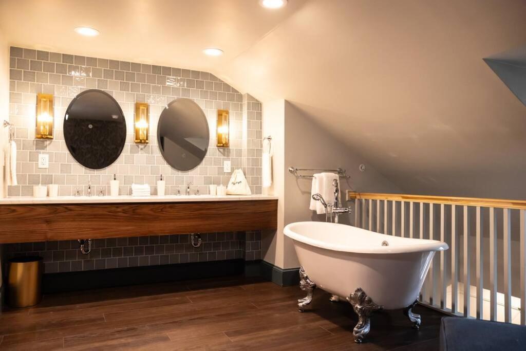 The Gas Lamp - 3br Apartment