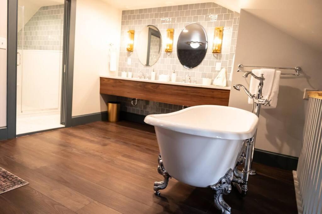 The Gas Lamp - 3br *
