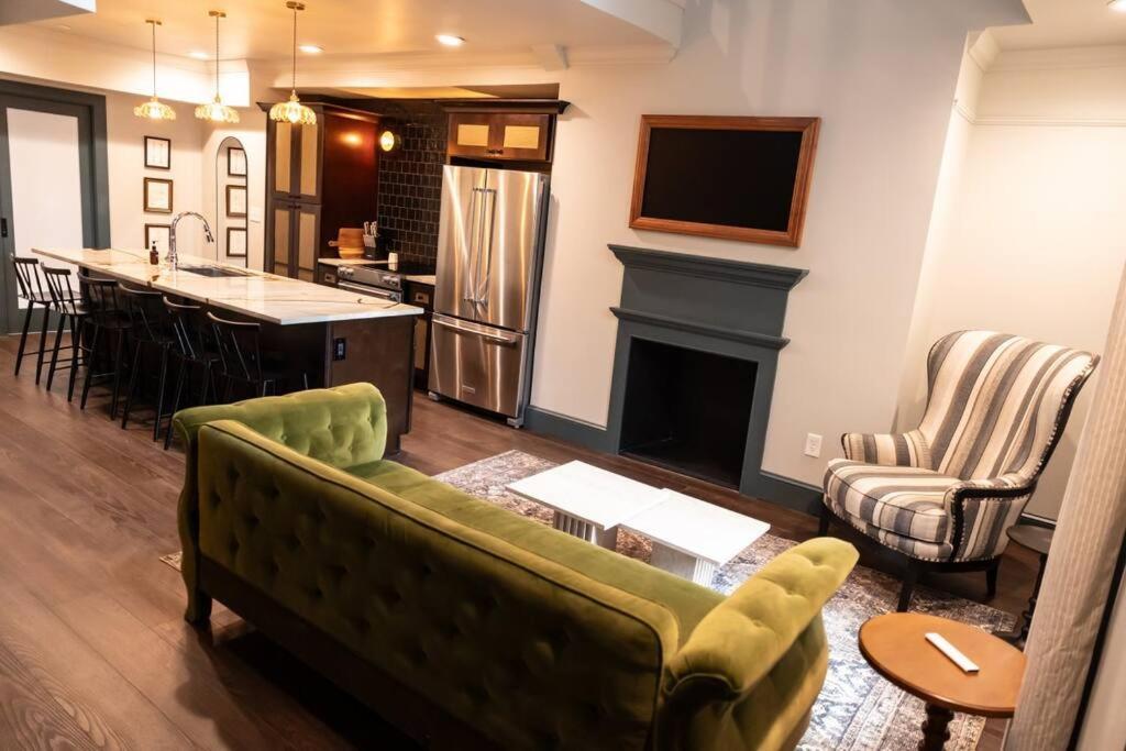 The Gas Lamp - 3br Apartment