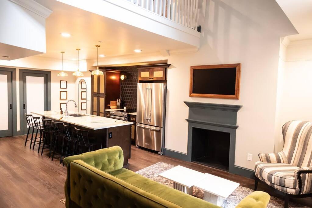The Gas Lamp - 3br