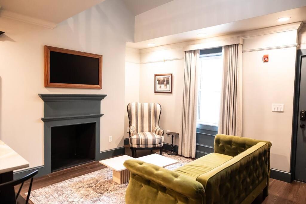 Apartment The Gas Lamp - 3br *