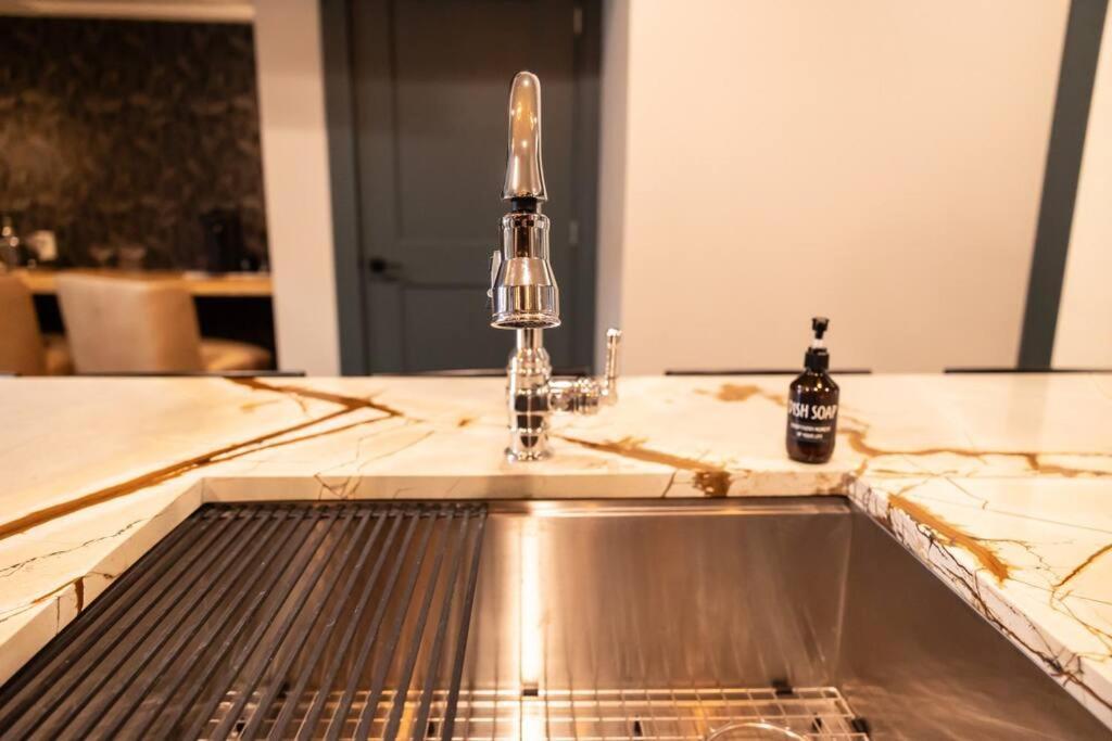 The Gas Lamp - 3br Apartment Philadelphia
