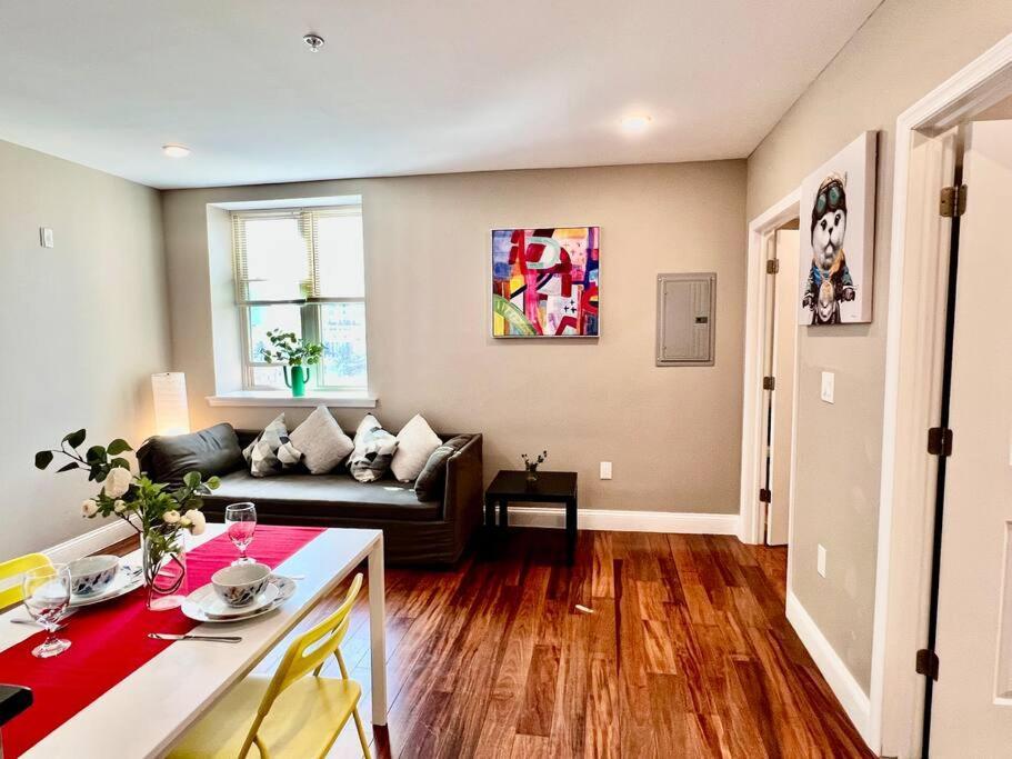 404 Rose In The 1 Bd Living In Center Apartment *