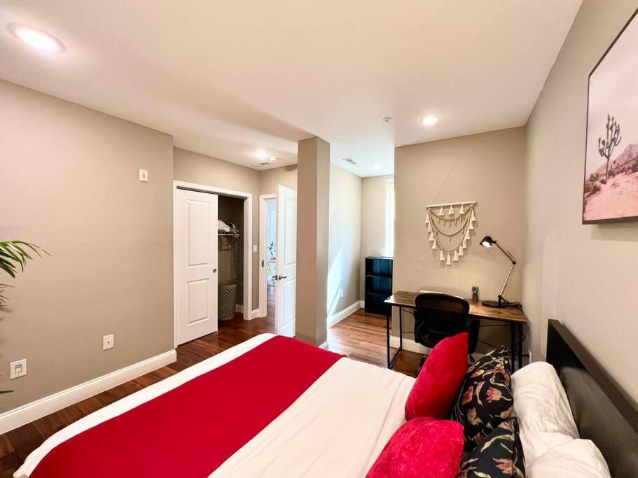 404 Rose In The 1 Bd Living In Center *