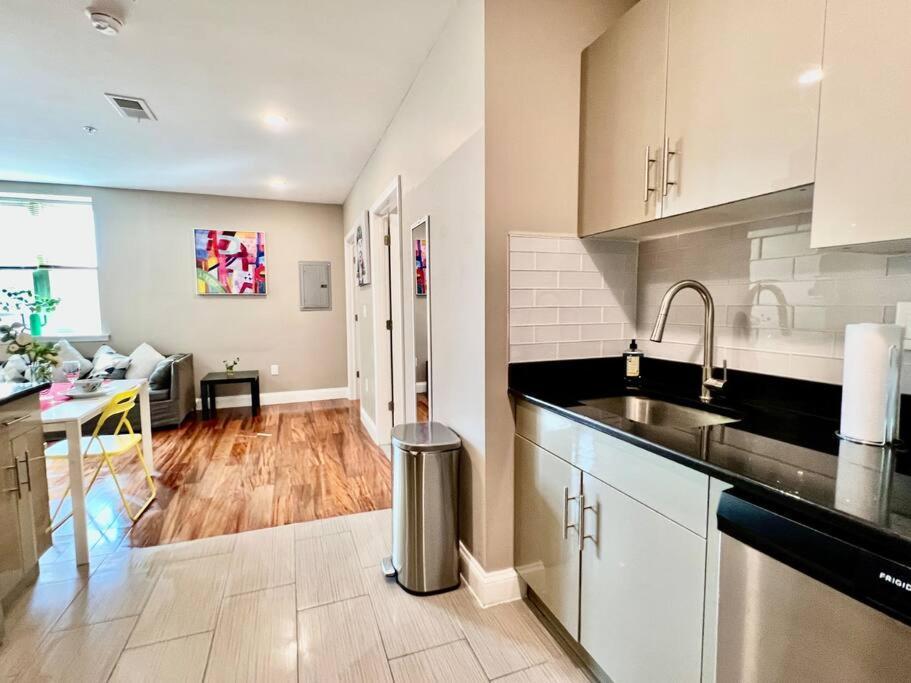 404 Rose In The 1 Bd Living In Center Apartment