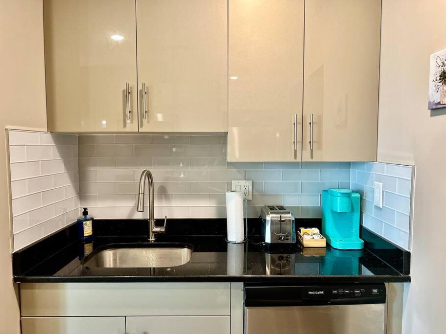 Apartment 404 Rose In The 1 Bd Living In Center