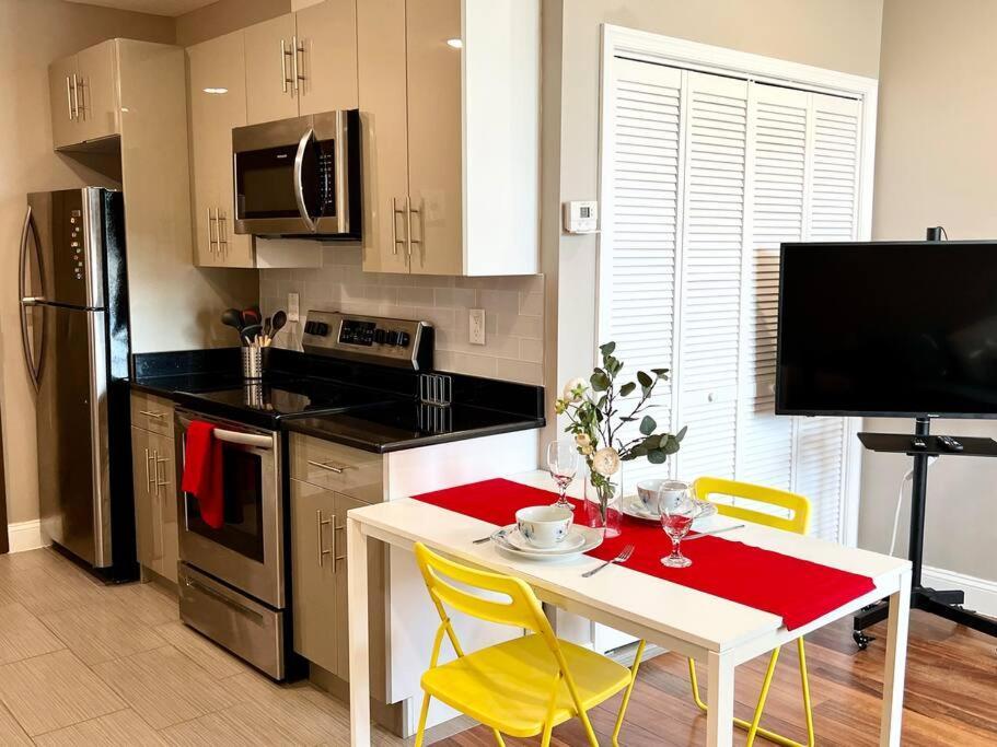 404 Rose In The 1 Bd Living In Center Apartment