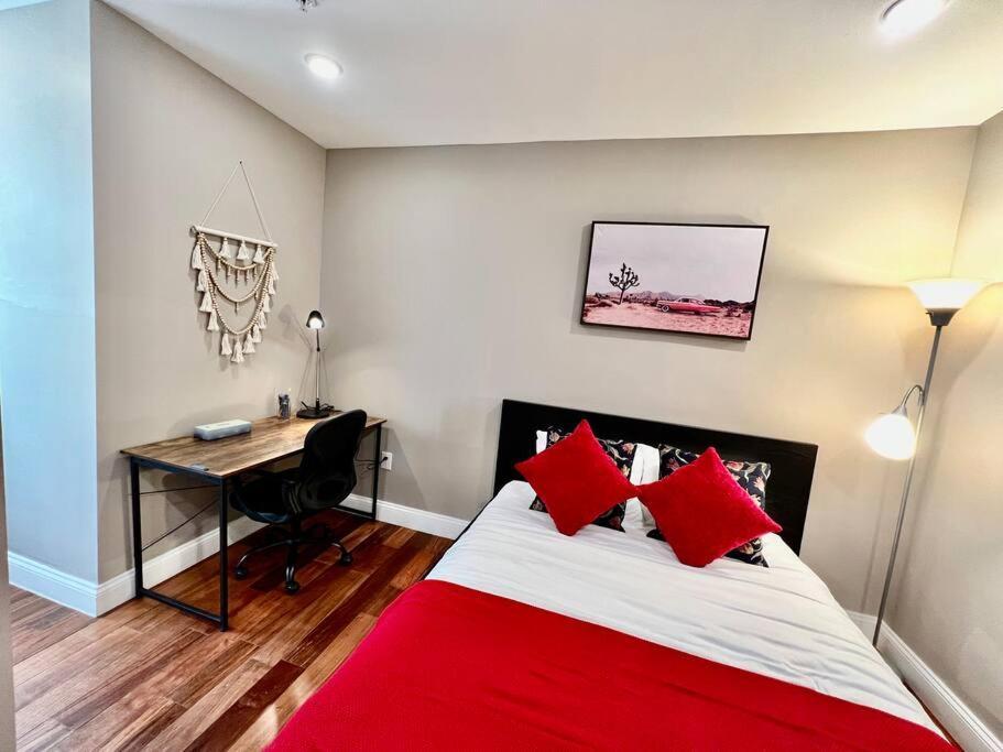 404 Rose In The 1 Bd Living In Center *