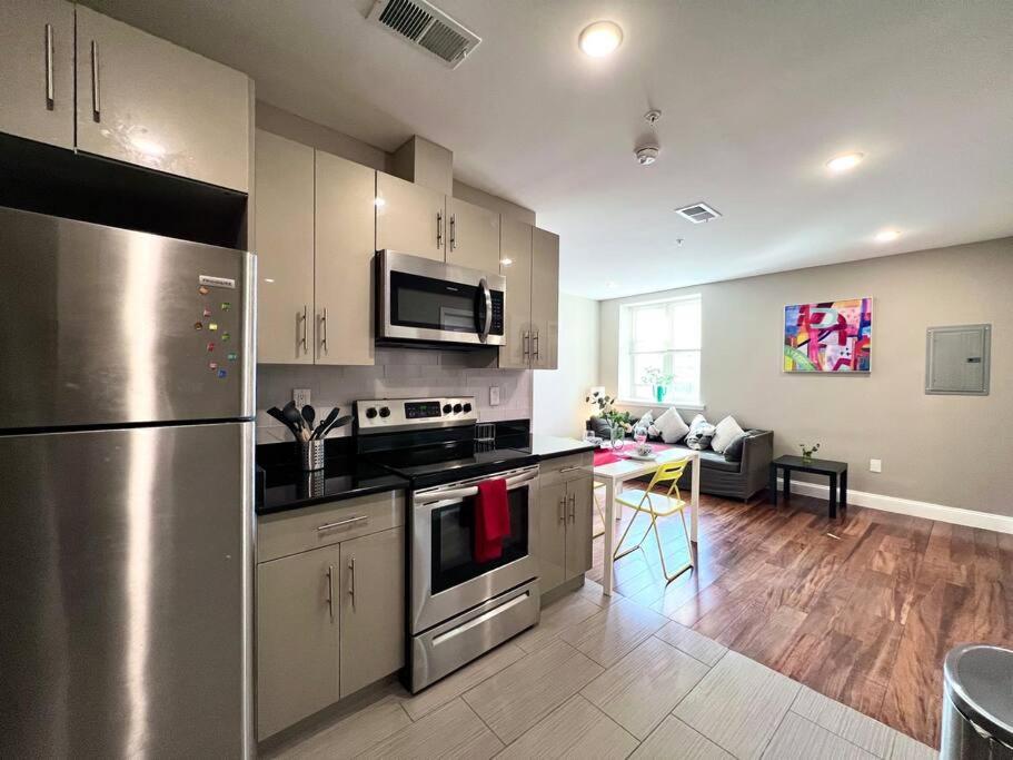 404 Rose In The 1 Bd Living In Center Apartment *