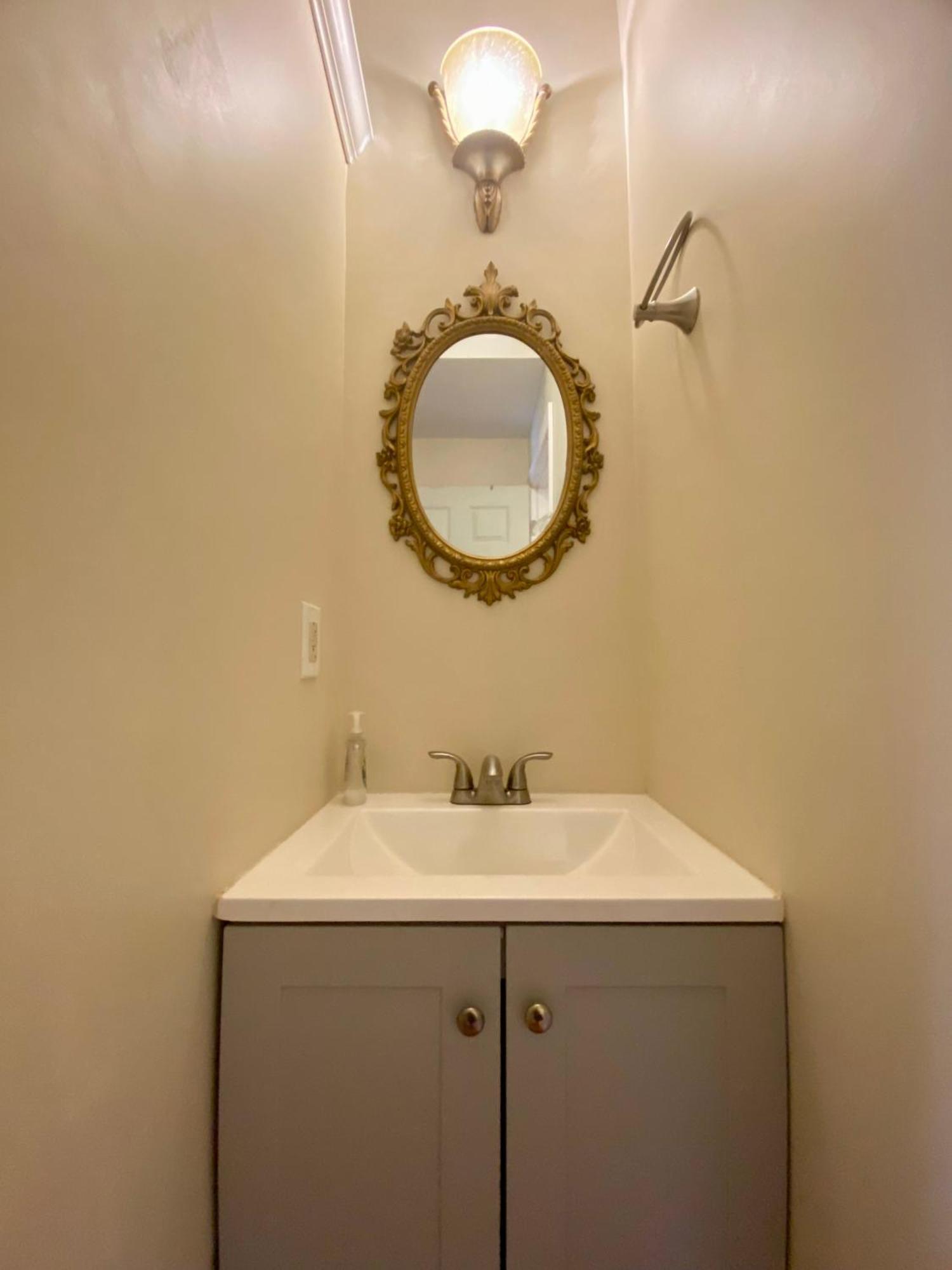 Historic Townhouse Oasis With En-suite Bathroom