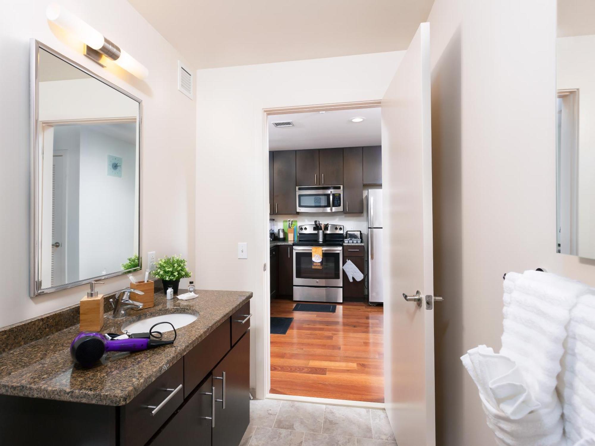 Pet Friendly 2 Bedroom And 2 Bathroom Near Rittenhouse Apts Philadelphia