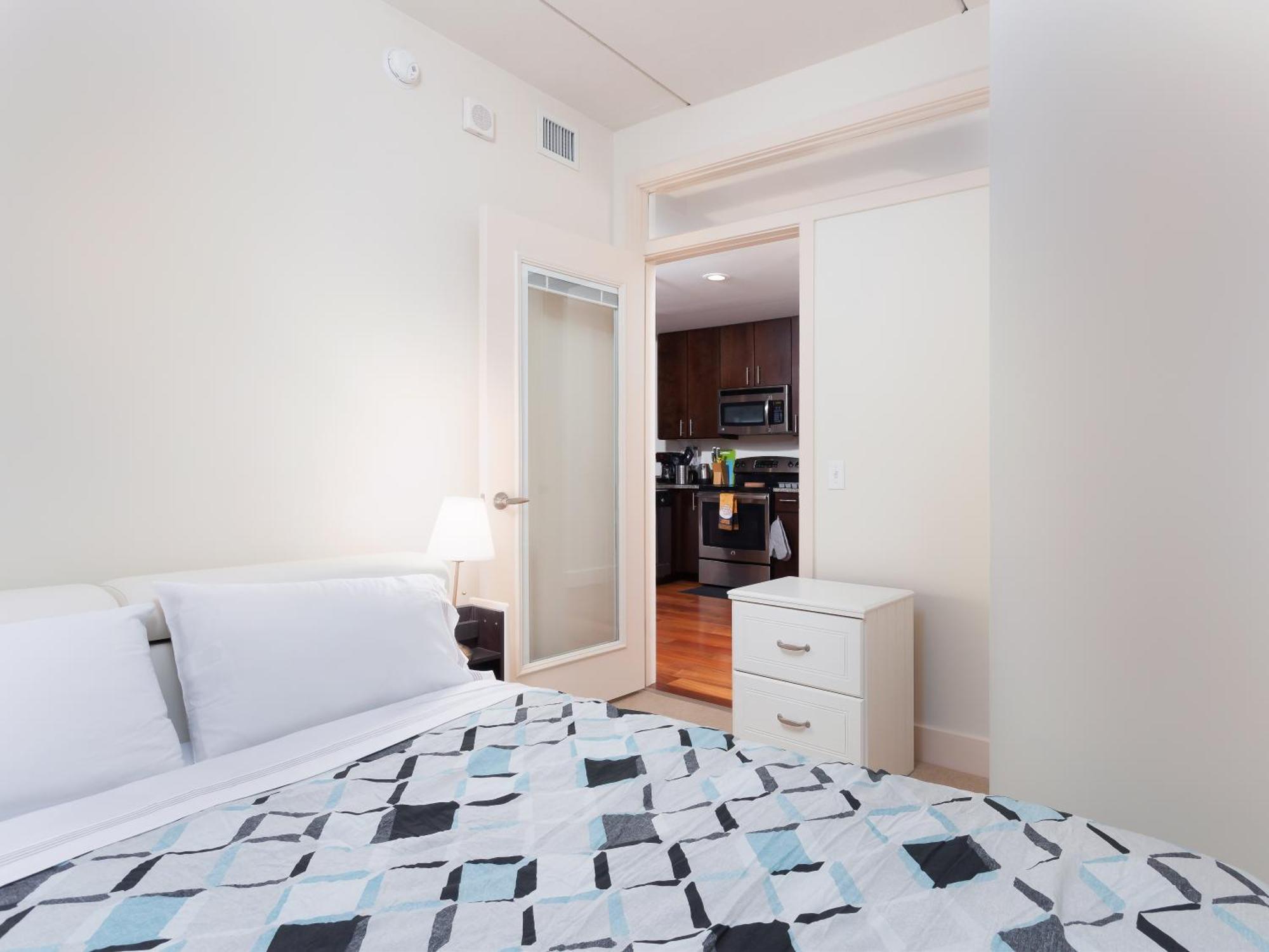 Pet Friendly 2 Bedroom And 2 Bathroom Near Rittenhouse Apts Philadelphia