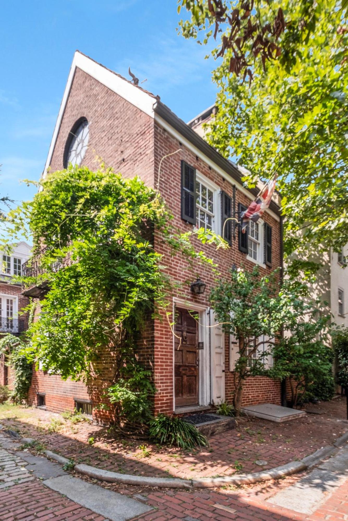 Apartment Near Historic Sites