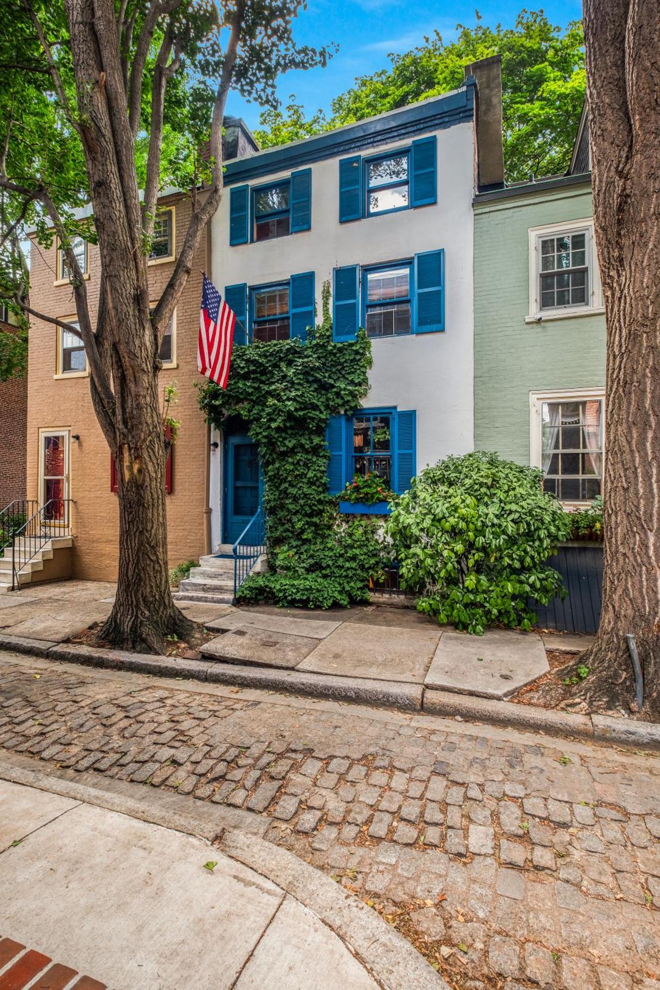 Near Historic Sites Apartment *