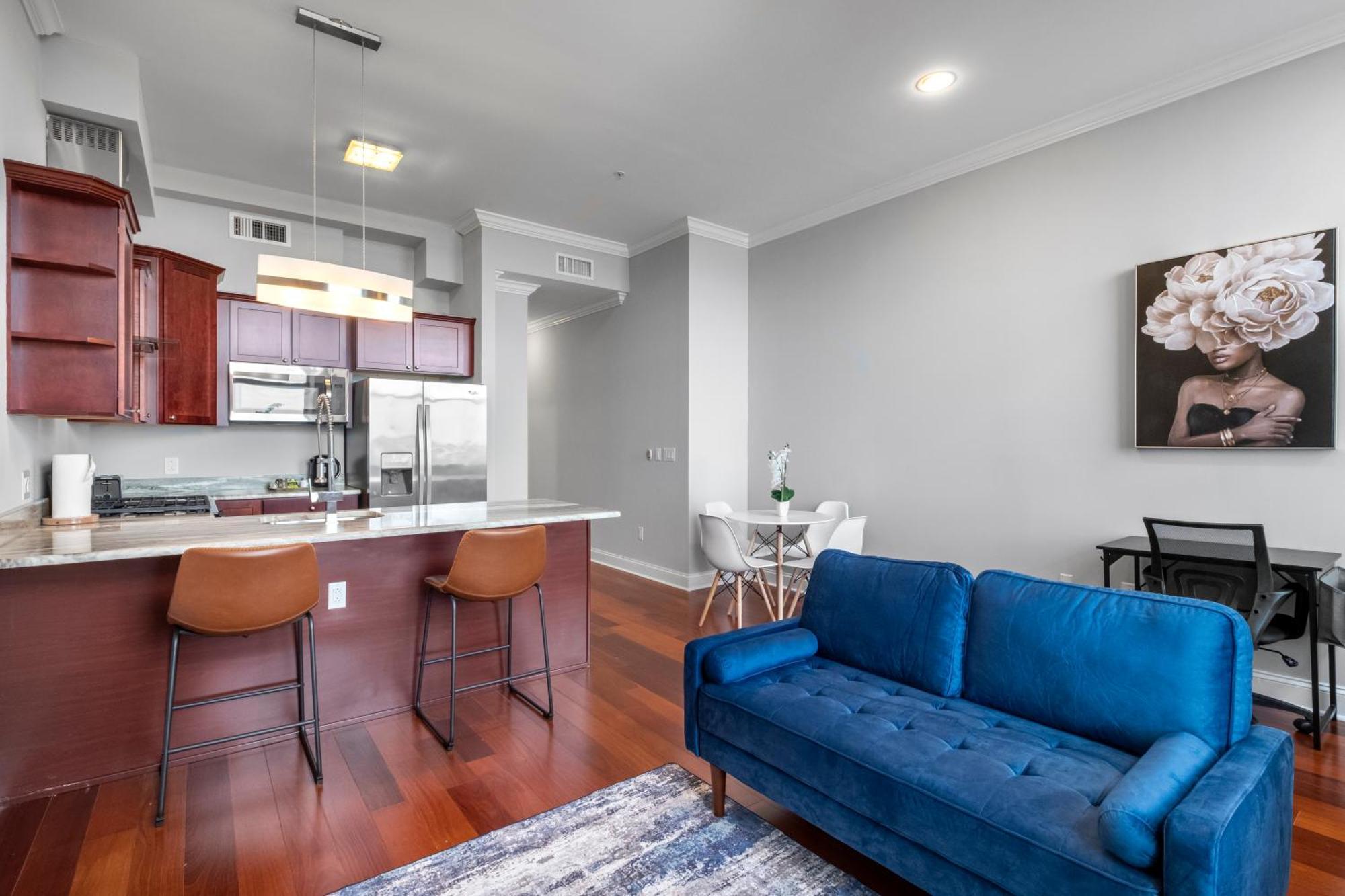 Palatial 1br W Rooftop Pool *