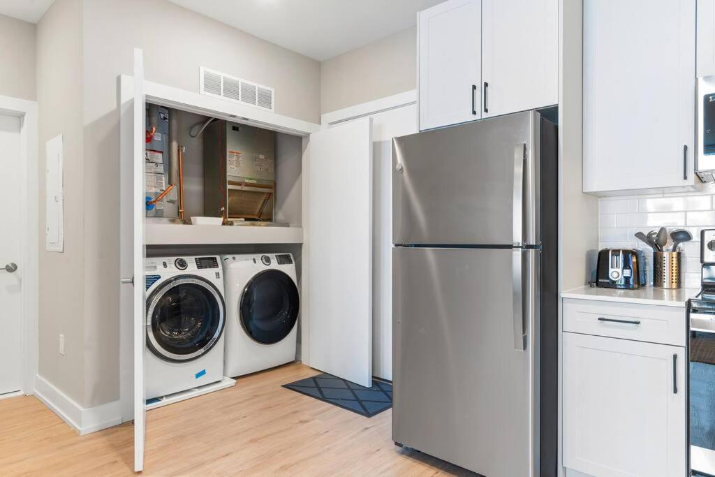 Apartment Nolibs, By Fishtown, Rooftop Access, King Bed, Sleeps 4ppl, Wifi *