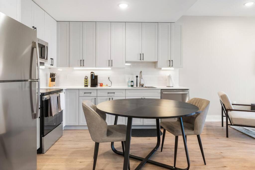 Apartment Nolibs, By Fishtown, Rooftop Access, King Bed, Sleeps 4ppl, Wifi *