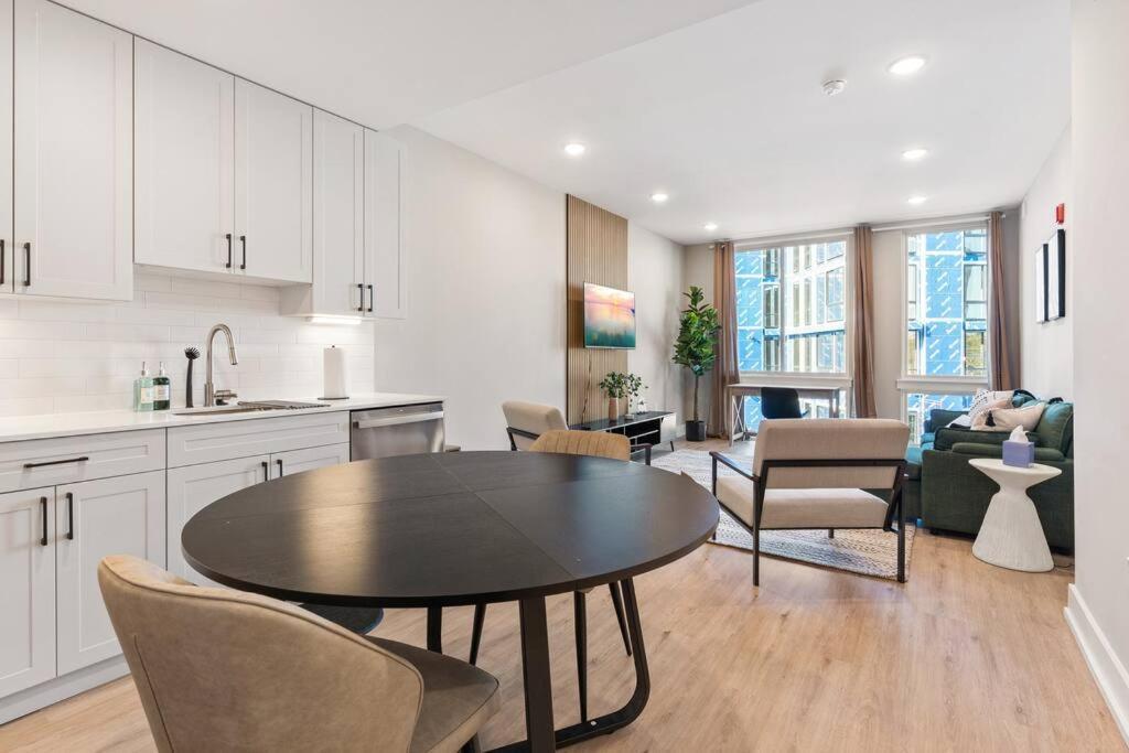 Apartment Nolibs, By Fishtown, Rooftop Access, King Bed, Sleeps 4ppl, Wifi
