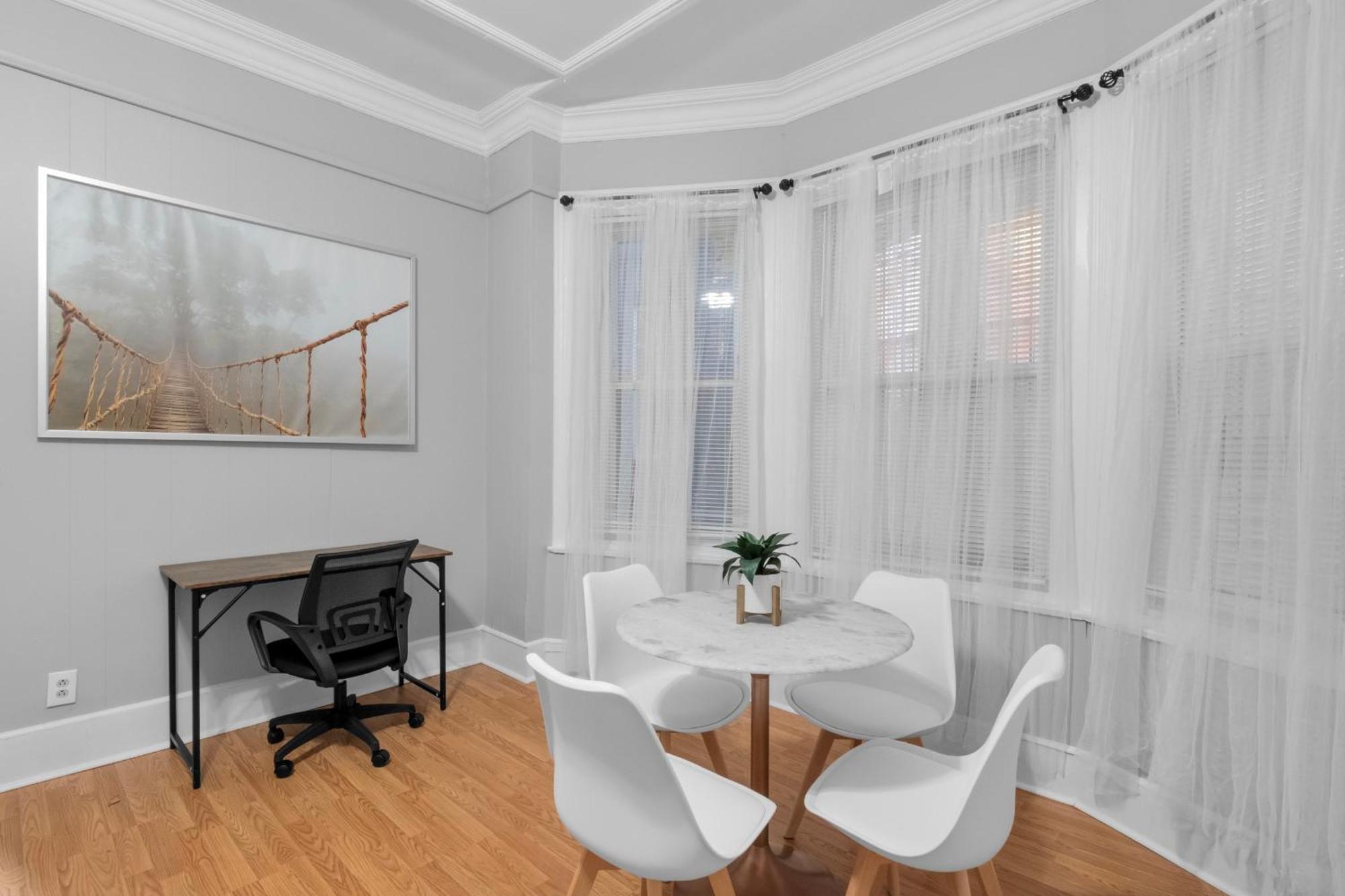 Charming 2br Near Drexel Apartment *